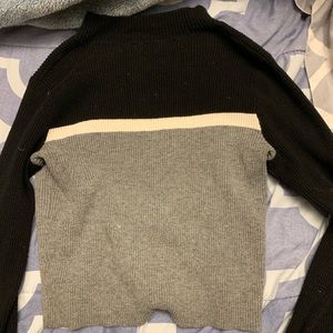 BRANDY MELVILLE SWEATER